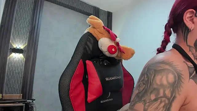 Pokazy przed kamerką – selene_red_