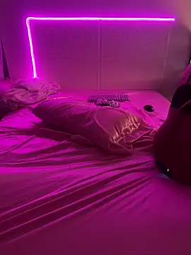 Shynesse21: διαδικτυακό σόου στην κάμερα