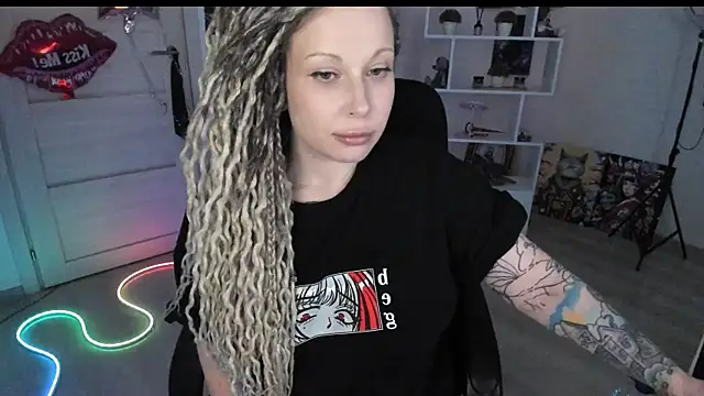 Chatroom XXX en direct de HoneySallyMoore