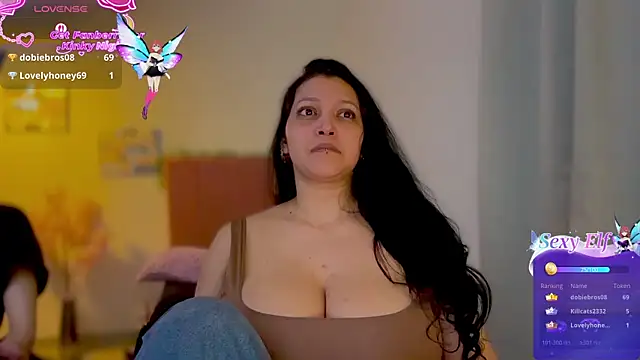 Pertunjukan Kamera Web MarcellaGriffin