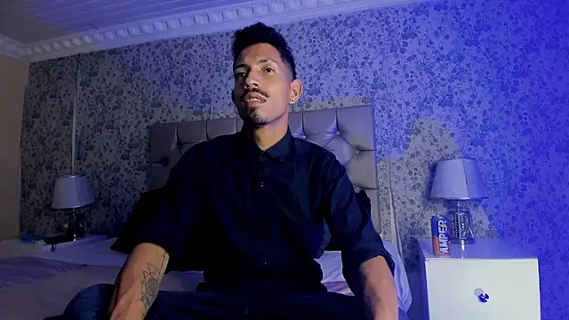 NoaahTylorn Webbikameraesitys