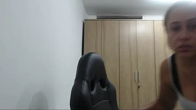 RoxanaLove9 即時 XXX 聊天