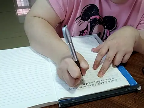 Chat +18 de AngelwithEcup ao vivo