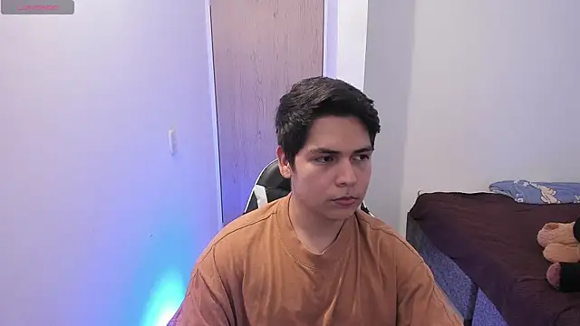 Asta_YunoXXX: διαδικτυακό σόου στην κάμερα