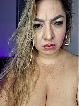 Show de laurabassii na webcam