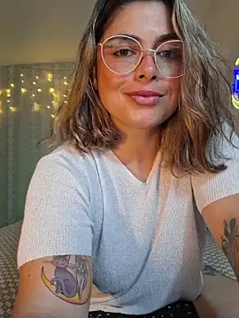 Chat +18 de Juliietha_servas ao vivo