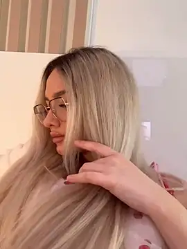 Show modela mollyxxx na web-kameri