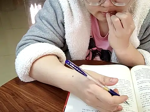 AngelwithEcup Adlı Modelin Canlı XXX Sohbeti