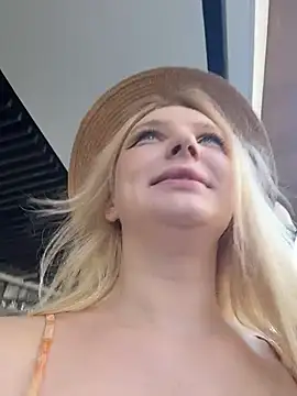 AmmyHot Adlı Modelin Canlı XXX Sohbeti