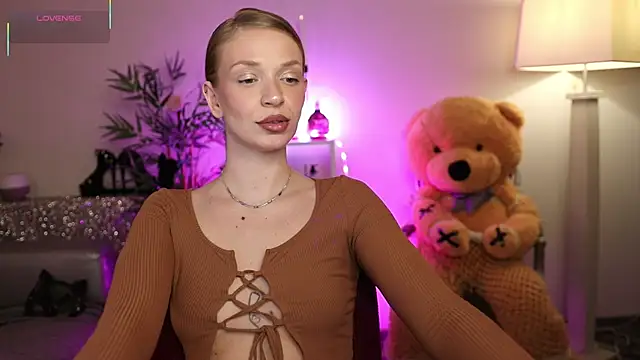 NovaHollisx Adlı Modelin Canlı XXX Sohbeti