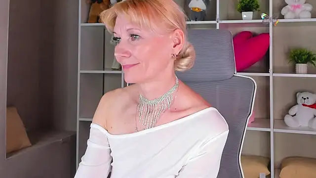 Julie_Lucas 即時 XXX 聊天