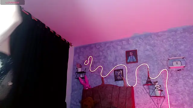 Pokazy przed kamerką – Everlin__Hot_