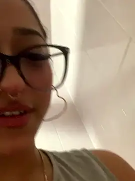 LilithMonette Adlı Modelin Canlı XXX Sohbeti