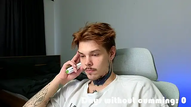 DENIS_HERE Pertunjukan Webcam