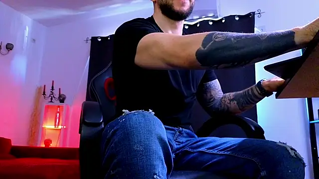 MightyAaron66 Live XXX Chat