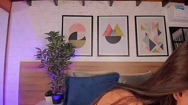 MiaKay1: απευθείας συνομιλία ΧΧΧ