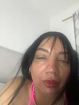 GoldenIsabella's Live XXX Chat