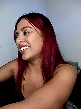 EmiilyFoxx090: онлайн-секс-чат