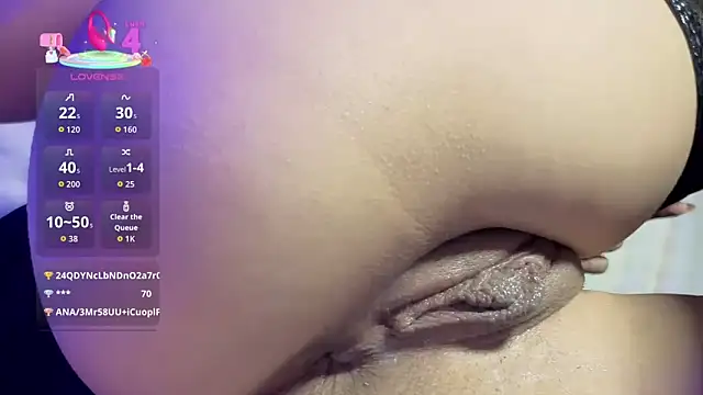 RoxyNoir1 Show in webcam