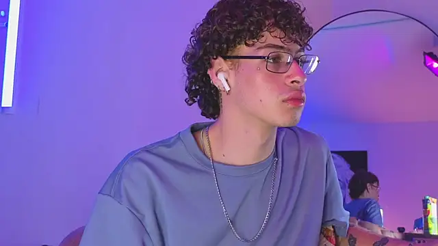 nova_salvatore's Webcam Show