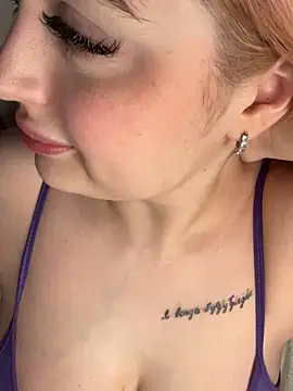 KellyMoors' Live XXX Chat