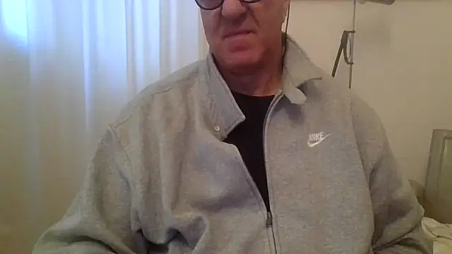 ANONIMO7735 Chat XXX live