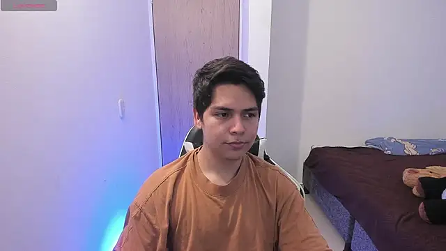 Asta_YunoXXX: διαδικτυακό σόου στην κάμερα