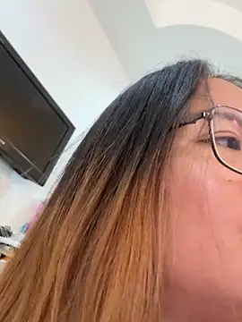 Ponthip: διαδικτυακό σόου στην κάμερα