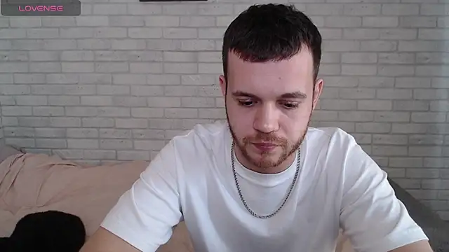 Alexxx_hornyのウェブカメラショー