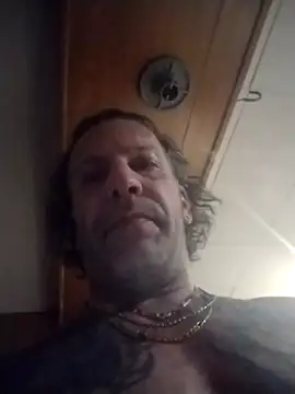 AceticPinscher Chat XXX in diretta