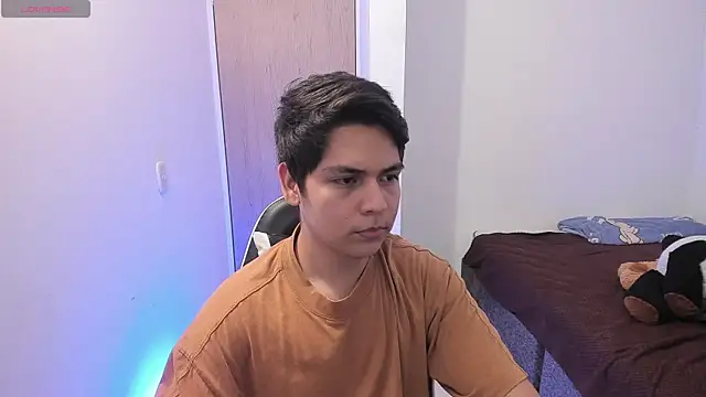 Show modela Asta_YunoXXX na web-kameri