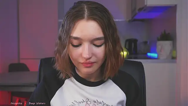 Chat +18 de Leyla_crsh ao vivo