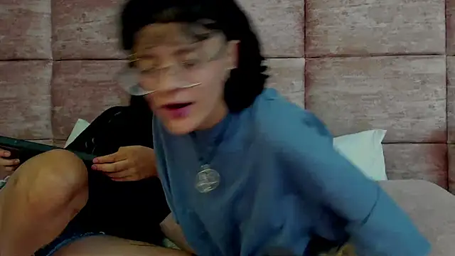 Show modela CaliferAndAurora na web-kameri