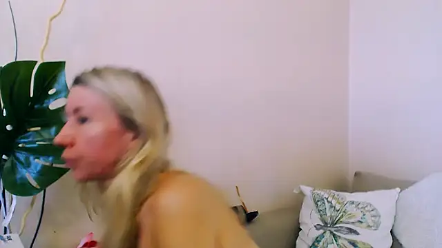 OLIVIA_CANDYのライブXXXチャット