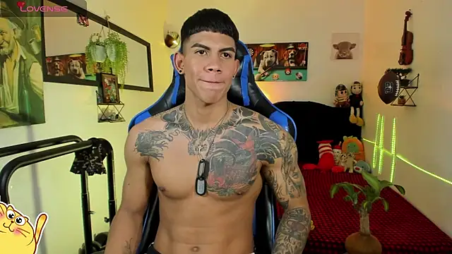 Damian_latinxxx Show in webcam