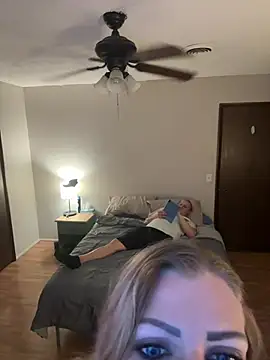 Chat +18 de T-MarriedAndMessy-K ao vivo