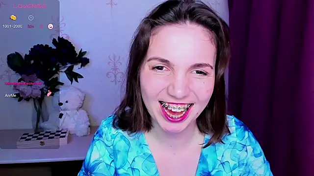 Chat +18 de KindHazelHere_ ao vivo