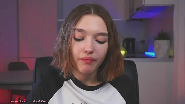 Chat +18 de Leyla_crsh ao vivo