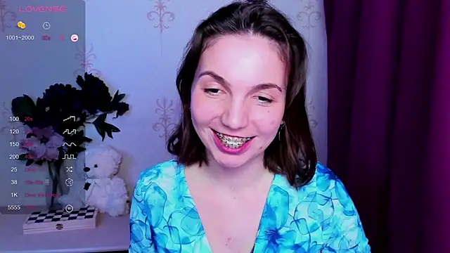 Chat XXX en directo de KindHazelHere_