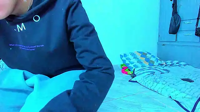 Pokazy przed kamerką – Sexyboy_666