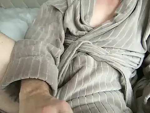 abibull: διαδικτυακό σόου στην κάμερα