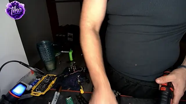 Zander823: διαδικτυακό σόου στην κάμερα