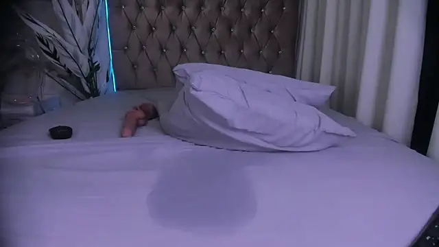 Calyselen's Live XXX Chat