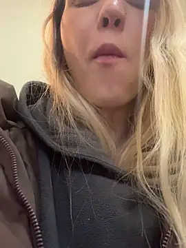 Adelina0001のライブXXXチャット