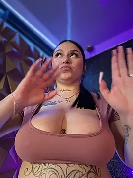 แชท XXX สดของ Megaan__More