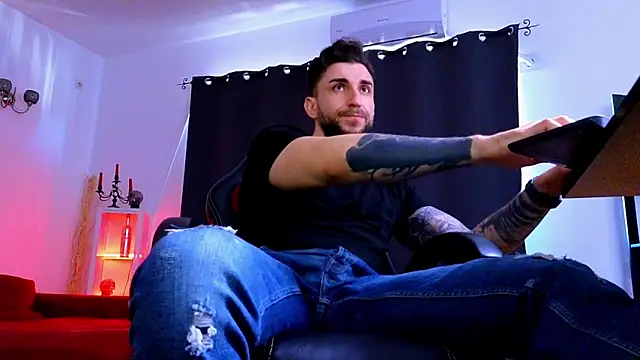 MightyAaron66 Chat XXX in diretta