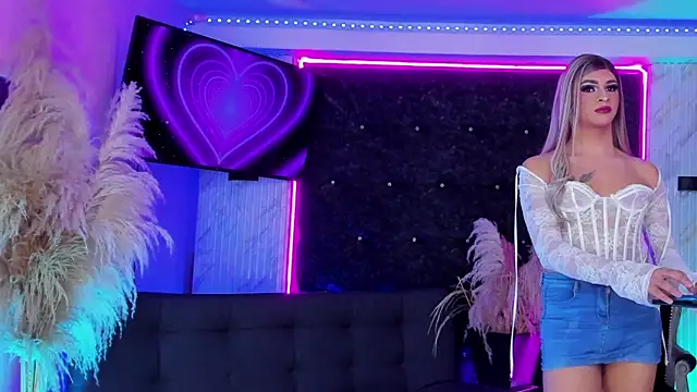 Queens_Wonders_Blonders Webcamshow