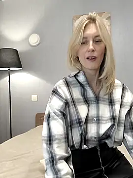 Онлайн чат XXX AvelinaLeoni