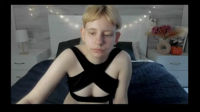 Онлайн чат XXX EloraBlu