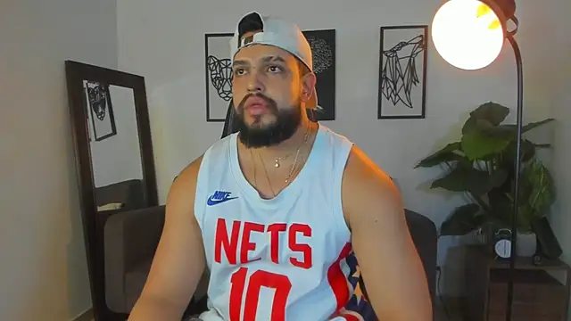 Justin_kingX7 Chat XXX in diretta